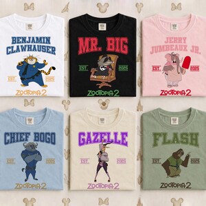K&ouml;nnte beinhalten: Sechs T-Shirts mit Charakterdesigns aus Zootopia 2. Die Shirts sind wei&szlig;, schwarz, rosa, hellblau, beige und gr&uuml;n. Jedes Shirt zeigt eine andere Charaktergrafik und einen Namen, wie "Benjamin Clawhauser" und "Mr. Big."