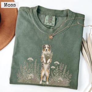 Australian Shepherd-skjorta, australisk hundälskare-t-shirt, vildblomma-t-shirt, Cottagecore-t-shirt, botanisk natur-t-shirt, vintagehund-t-shirt, trädgårds-t-shirt