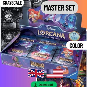 Könnte beinhalten: Eine Disney Lorcana Sammelkartenspiel-Displaybox mit Ursula's Return Booster-Packs sowie Charakterkarten in Graustufen und Farbe. Die Box zeigt das Disney Lorcana-Logo, den Hinweis auf 12 Karten pro Packung und das Ravensburger-Markenlogo.