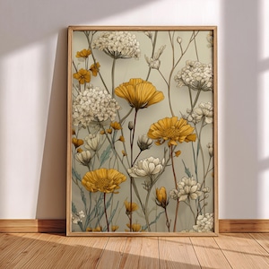 Può includere: Una stampa artistica incorniciata con un'illustrazione botanica di fiori gialli e bianchi. L'opera d'arte ha un'estetica vintage, con uno sfondo verde chiaro e una cornice in legno. I fiori sono dettagliati e disposti in modo naturalistico.