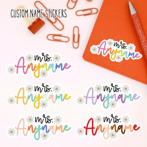 Custom Teacher Name Sticker, Daisy Flower Teacher Decal, Colorful Cursive Font Vinyl Name Labels for Water Bottles & Supplies