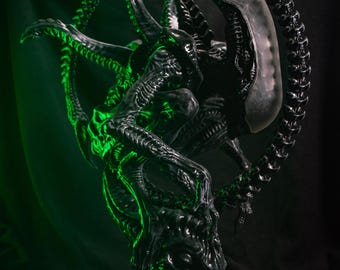 Hand-Painted Xenomorph Figure – 3D Printed Collectible