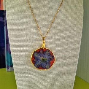 Collana artigianale con fiori essicati