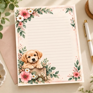 Op de afbeelding: Een vel gelinieerd briefpapier met een aquarelillustratie van een gouden puppy die in een houten kist rust, omringd door roze en witte bloemen en groene bladeren. De rand is versierd met bloemmotieven in de hoeken.