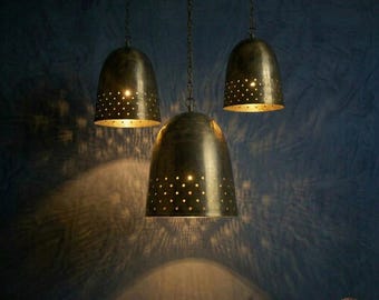 Lampe Suspendue en Laiton avec Motif Perforé – Éclairage Ambiance Chaud et Élégant