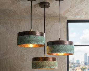 Lámpara colgante de cobre hecha a mano – Lámpara cilíndrica con pátina verdigrís – Lámpara de techo rústica colgante – Iluminación para isla de cocina