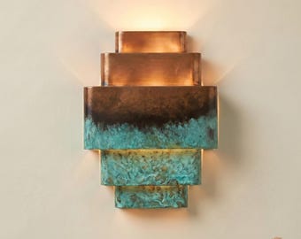 Aplique de pared de cobre patinado hecho a mano – Lámpara marroquí geométrica moderna – Lámpara de pared rústica con pátina verde – Decoración artística de iluminación de pared