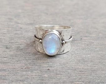 Anillo giratorio martillado de plata de ley, anillo de meditación con piedra lunar arcoíris, joyería llamativa de estilo bohemio.