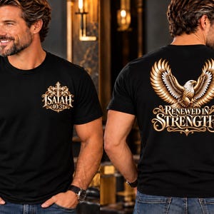 Könnte beinhalten: Ein schwarzes Kurzarm-T-Shirt mit einer goldenen Grafik auf der Brust, die ein Kreuz und den Text Isaiah 40:31 zeigt. Auf der Rückseite befindet sich ein großer goldener Adler mit ausgebreiteten Flügeln über dem Text Renewed in Strength.
