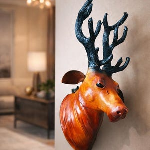 Puede incluir: Un juego de tres tazas de cerámica con un acabado mate moteado. Las tazas son de color crema, gris claro y gris oscuro. Cada taza tiene un diseño simple y minimalista.