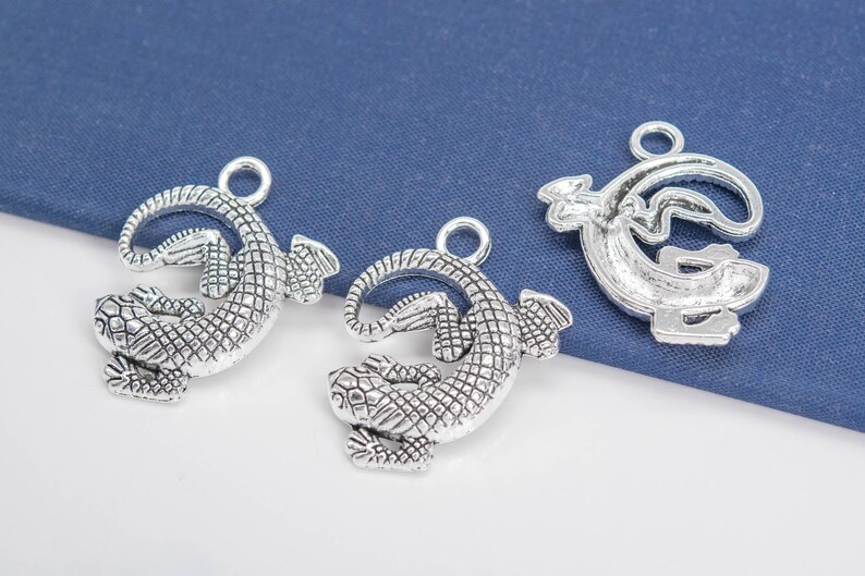 66814-3400 30x23x2MM Lizard Charm Antique Silver Tone Zinc Alloy Charm 2 Pcs Bulk Lot Options
