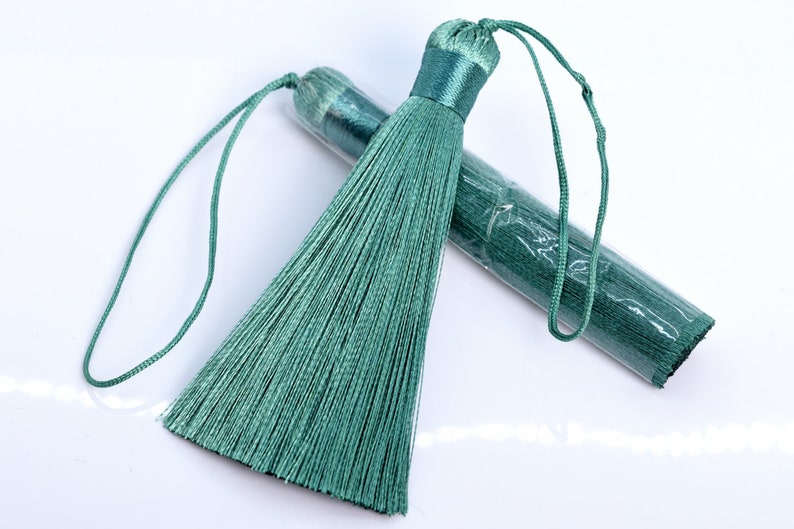 60724-012 50 2 Pcs 3.14 8CM Peacock Green Tassel 1CM Thickness Artificial Silk Handcraft Tassels for Jewelry Design BULK LOT 2,4,6,12