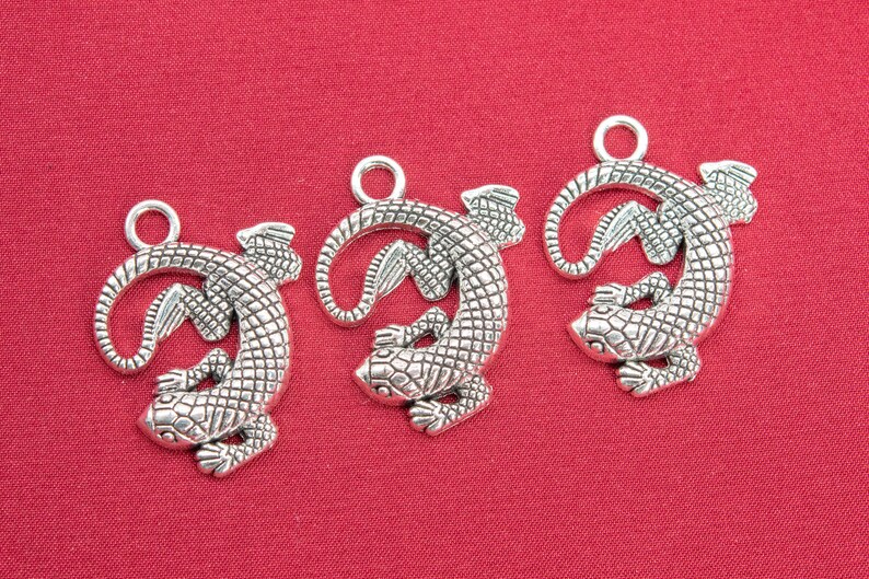 66814-3400 30x23x2MM Lizard Charm Antique Silver Tone Zinc Alloy Charm 2 Pcs Bulk Lot Options