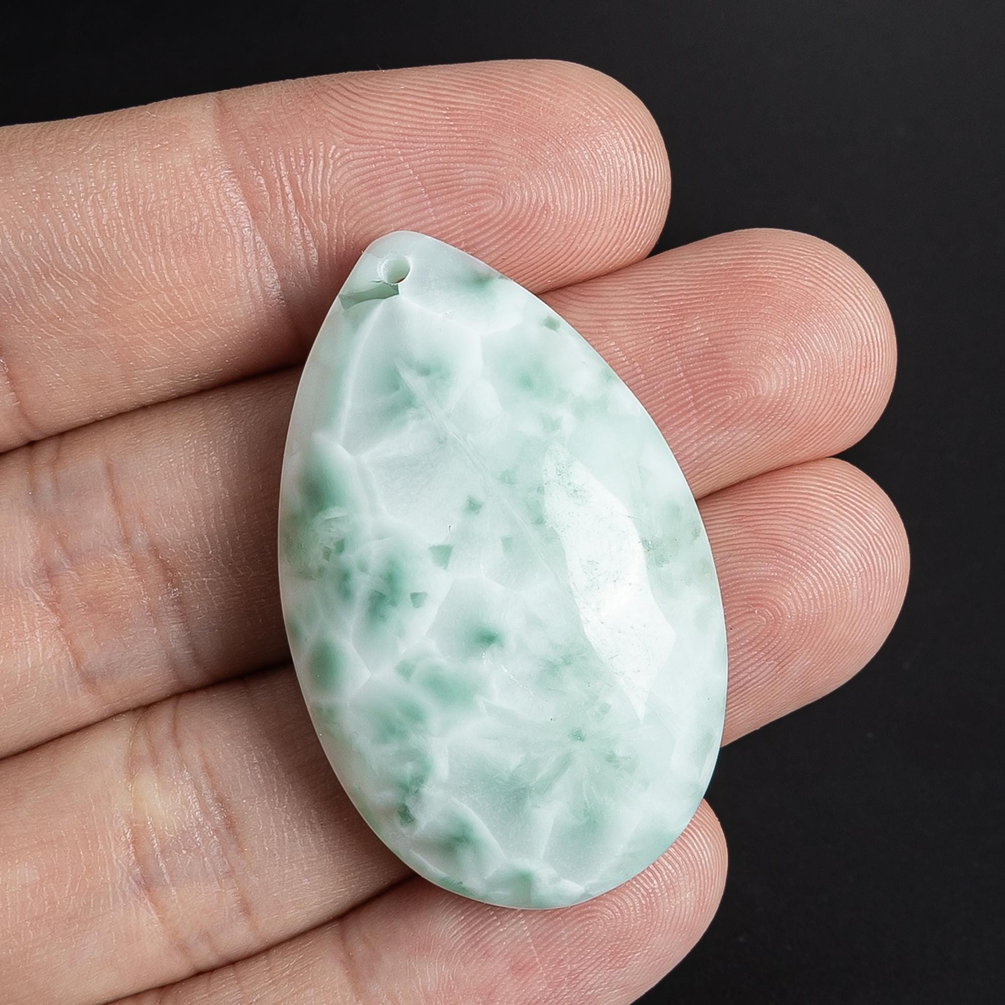 ユニークな天然グリーンムーンストーンペンダント グレードAA