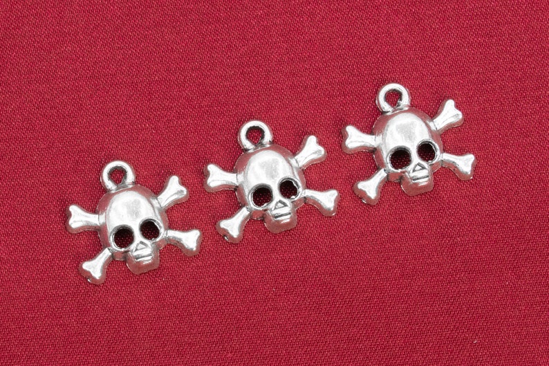 66282-367 15x14x1MM Skull Charm Antique Silver Tone Zinc Alloy Metal Charm 10 Pcs Bulk Lot Options