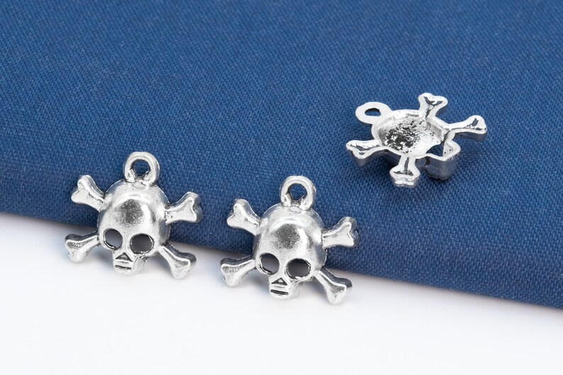 66282-367 15x14x1MM Skull Charm Antique Silver Tone Zinc Alloy Metal Charm 10 Pcs Bulk Lot Options