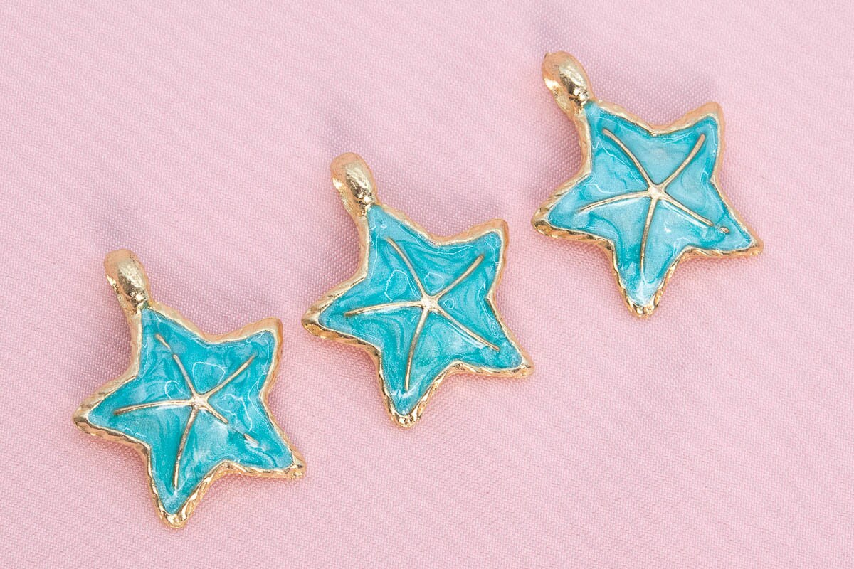 184.ヒトデ チャーム イエロー系 26x21x4MM ヒトデチャーム ゴールドトーン アクアブルーエナメル 4個