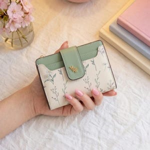 Portemonnee met bloemenprint voor haar | Accessoire voor een cottagecore outfit | Klein opvouwbaar kostuumaccessoire | Idee voor een kaarthouder voor dagelijks gebruik