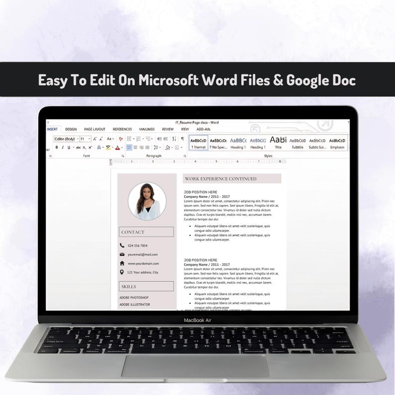 Pu&ograve; includere: Un portatile argentato che mostra un modello di curriculum nell'interfaccia di Microsoft Word. Lo schermo visualizza un documento con una foto profilo circolare, contatti e sezioni di esperienza lavorativa. Il testo sopra recita: Easy To Edit On Microsoft Word Files & Google Doc.