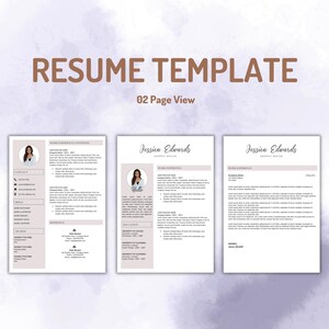 Pu&ograve; includere: Un modello di curriculum vitae che presenta tre pagine distinte con uno schema di colori malva chiaro e bianco. Il layout include sezioni per informazioni di contatto, esperienza lavorativa, istruzione, competenze e premi, con testo e cornici.