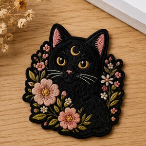 Écusson brodé personnalisé chat noir, écusson chat brodé de fleurs, appliqué portrait d'animal de compagnie personnalisé pour vestes et vêtements, commande en gros uniquement