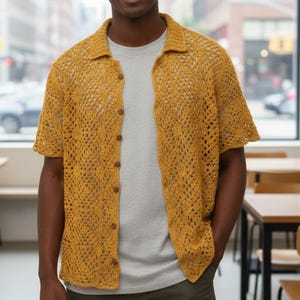 メンズ クロシェシャツ パターン アマルフィトップ | 半袖ボタンアップクロシェパターン | 夏用メンズクロシェトップス | モダンなクロシェ服
