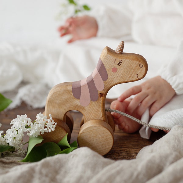Nachziehspielzeug Einhorn aus Holz, personalisiertes Spielzeug für 1-jähriges Mädchen