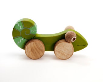 Pull and Push Wooden Toy Chameleon, Personalized Toy for Kid