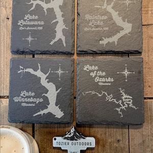 Posavasos de pizarra grabada con diseño de lago: decoración rústica para casa de lago en Missouri