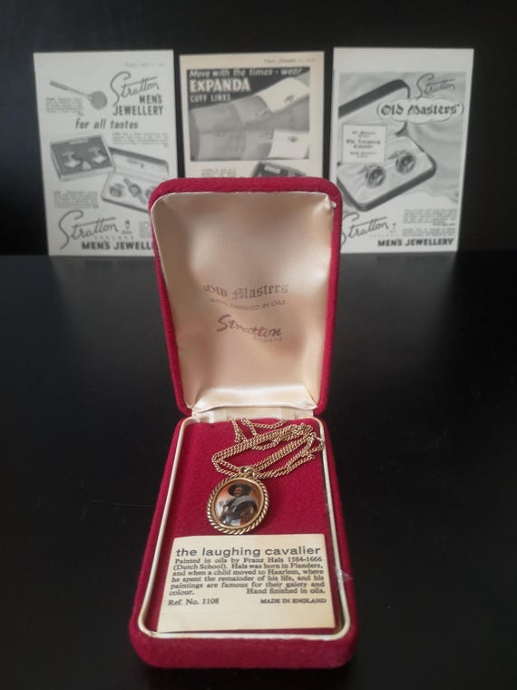 Vintage Stratton Laughing Cavalier Pendant Necklace Boxed | Franz Hals Art | Oil Masters | Gold Tone Rope Edge | Made in England