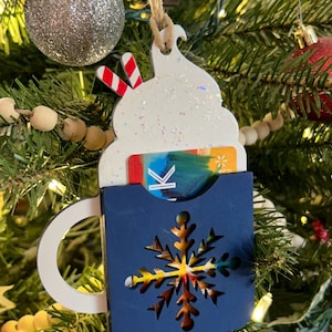 Adorno para árbol de Navidad colgante con forma de taza de chocolate caliente y tarjetero de regalo