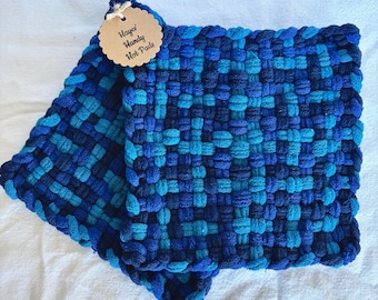 Agarradera tejida a mano en tonos azules