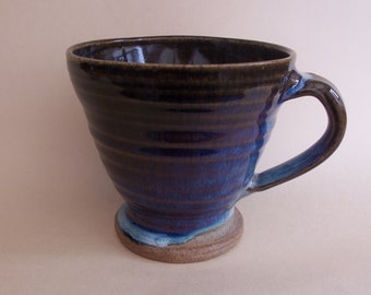 Stoneware mug. With blue beige glaze.