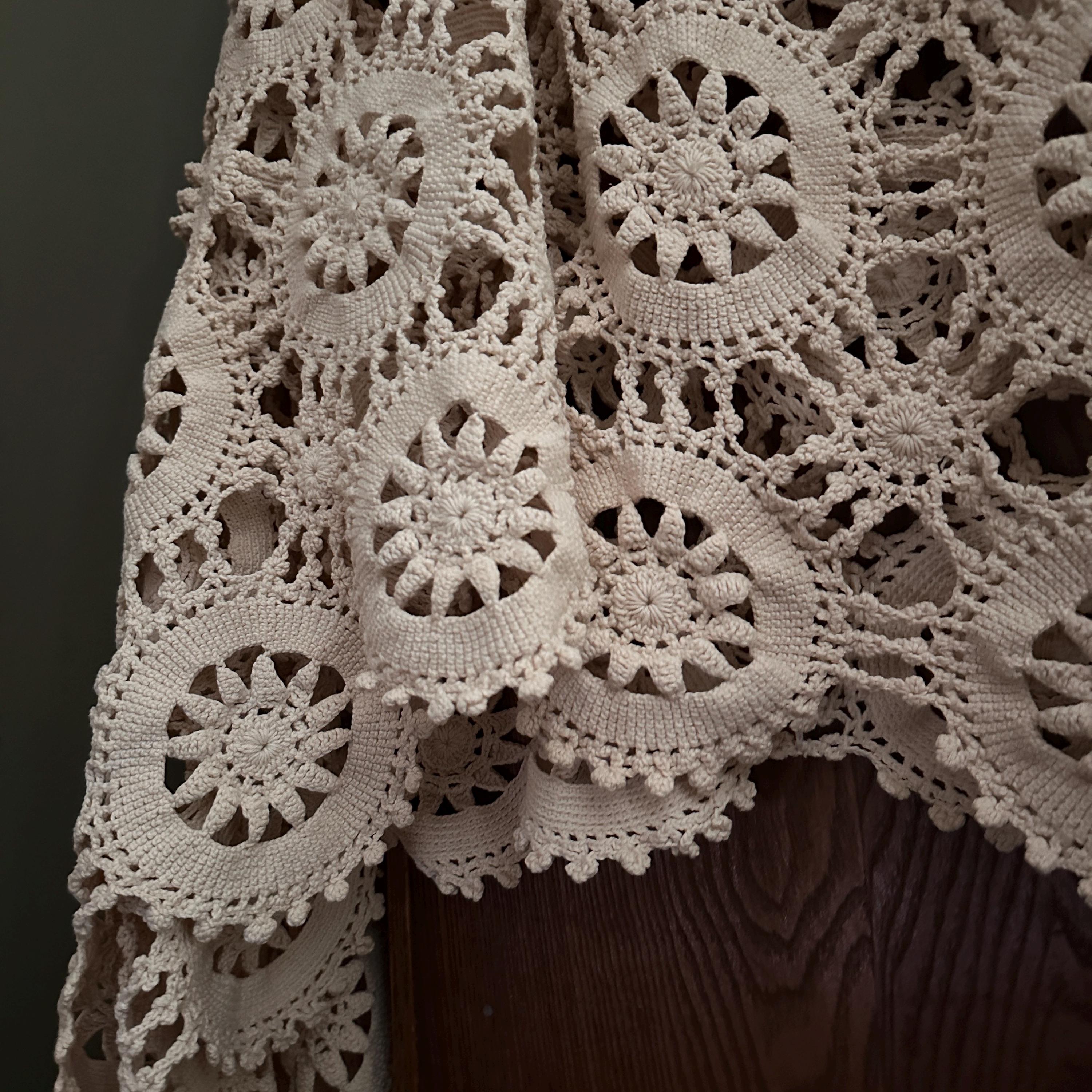 19 Crochet Bedspread Patterns with Lace, Granny Squares, and Pineapple Motifs 9 Vintage Crochet Lace Bedspread