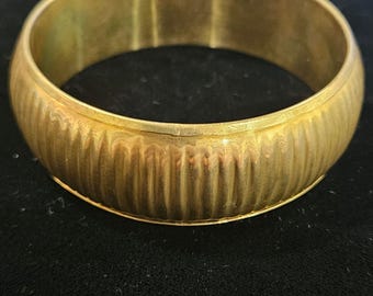 Vintage Brass Ribbed Bangle Bracelet Textured Metal Retro Costume Jewelry