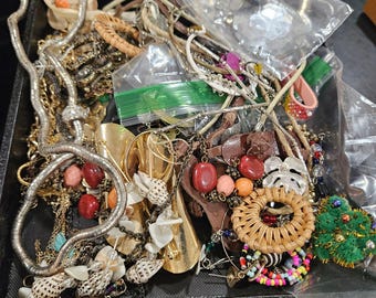 Vintage 100% Craft Jewelry Lot Necklaces Earrings Brooches Beads 1lb #8