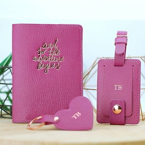 Juego de funda de pasaporte de piel auténtica con monograma, etiqueta de equipaje y llavero con forma de corazón