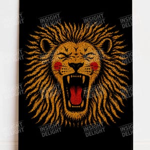 Pode incluir: Uma impressão de arte de parede retangular apresentando uma ilustração estilizada de uma cabeça de leão rugindo em tons de dourado e laranja contra um fundo preto sólido. O leão tem uma juba proeminente, dentes visíveis e marcas vermelhas nas bochechas.