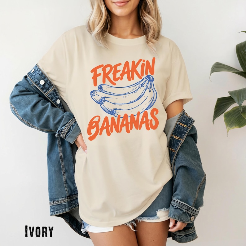 C'est bananes chemise humoristique cadeau graphique à la mode chemise freakin bananes chemise banane t-shirt graphique fruits drôles t-shirt banane rétro vintage image 3