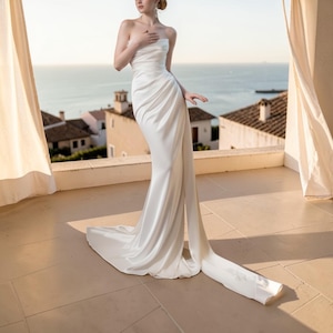 Strapless Satin Wedding Dress Ivory Bridal Gown with Train Elegant Fitted Minimalist Bride Dress