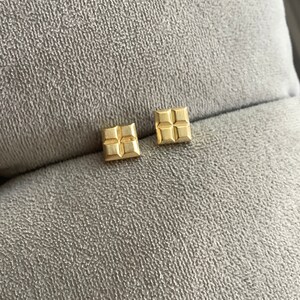 Square bar stud earrings