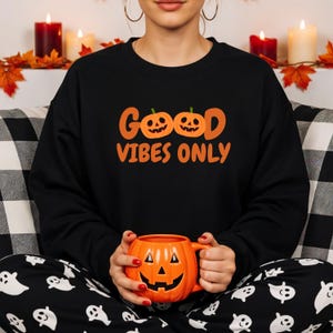 Halloween Sweater Good Vibes Only, Kürbis Pullover Damen, Cute Pumpkin Sweatshirt, Spooky Season, Herbst Sweater, Halloween Geschenk, Fall