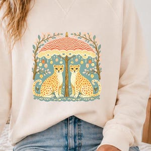 Felpa girocollo con stampa leopardata in stile folk art, pullover con motivo botanico e animale stravagante
