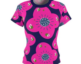 Camiseta rosa fucsia con estampado floral integral, camiseta moderna con mensaje botánico.