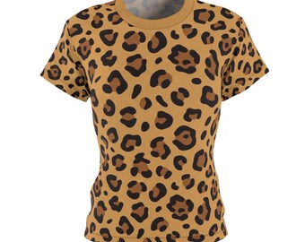 Camiseta de mujer color topo con estampado de leopardo, camiseta de moda minimalista.