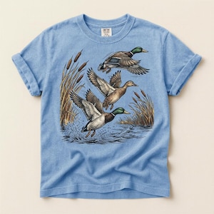 Imagen PNG de caza de patos, ilustración vintage de aves acuáticas en pleno vuelo para sublimación.