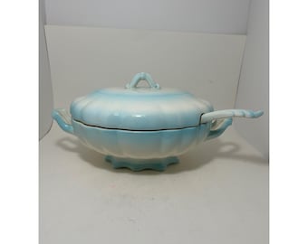 Vintage ausgebogter Keramik Suppenterrine mit Deckel und Kelle Blau Weiß Ombre 11,5 in