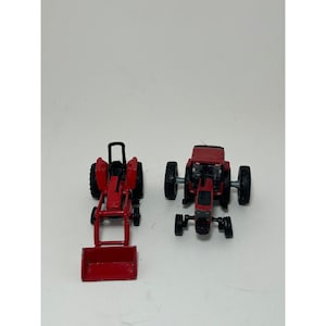 International Harvester 5288 Dubbelhjuls- och 88 Lasttraktor Diecast Set Röd