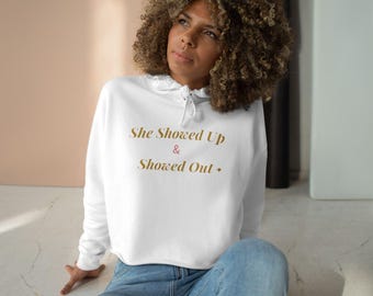 Sudadera corta con capucha "She Showed Up Showed Out" / Sudadera para despedida de soltera con amigas para concierto