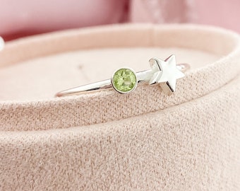 August Birthstone Ring with a Silver Star, Sterling Silver Green Birthstone Ring, Star Ring